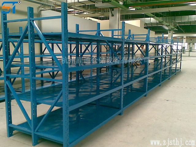 三立柱中型貨架