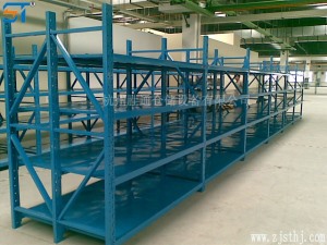 三立柱中型貨架